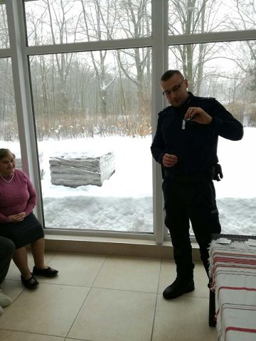 "Bezpieczny Senior" - czyli spotkanie z policjantami